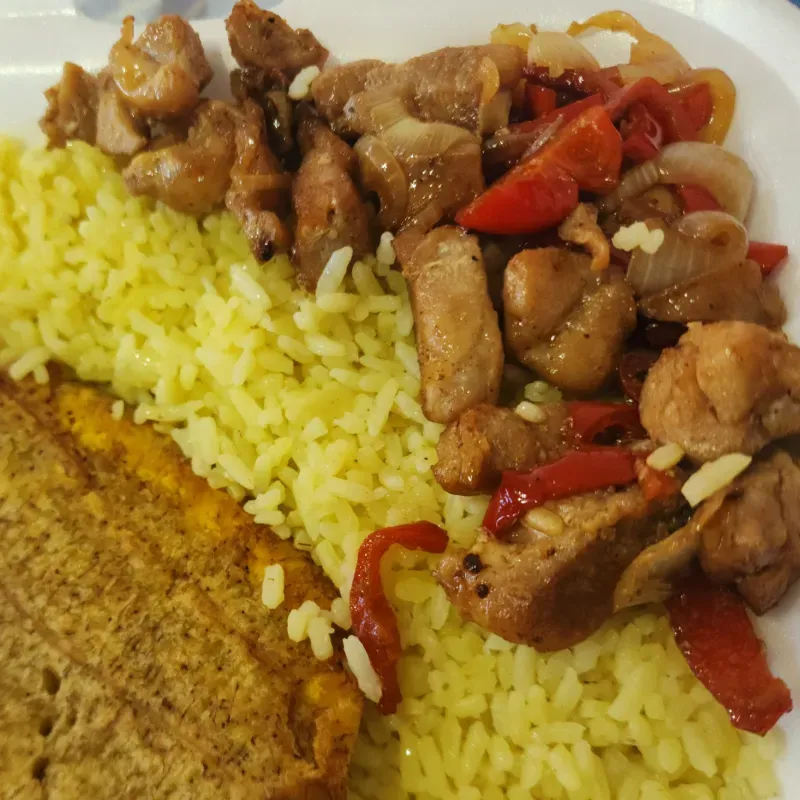  Arroz con Pollo y cebolla 