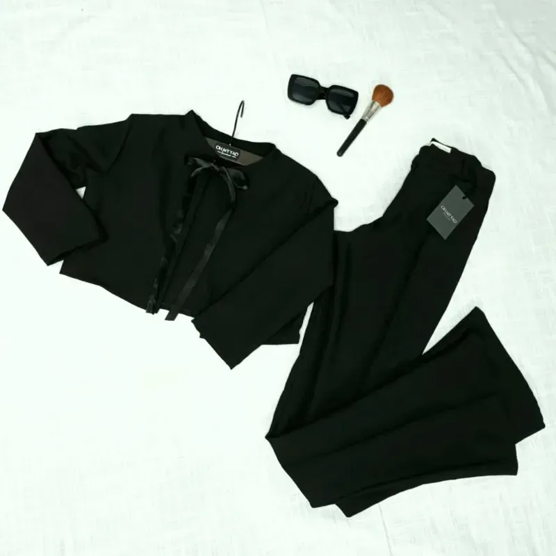 Conjunto de chaqueta y pantalón campana