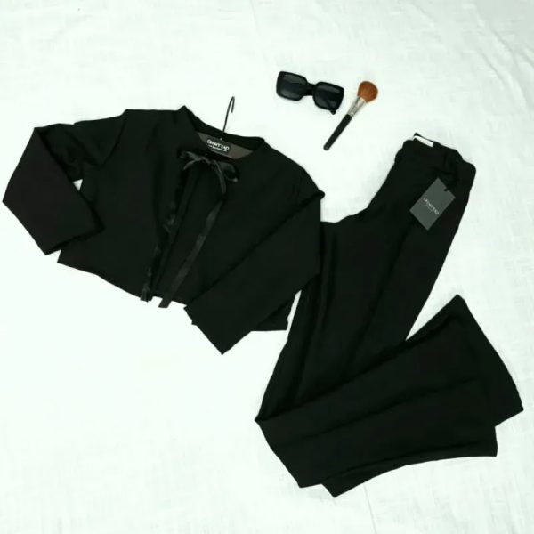 Conjunto de chaqueta y pantalón campana