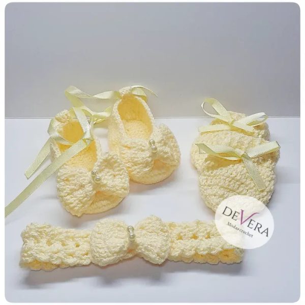 Conjunto zapaticos medias y manoplas