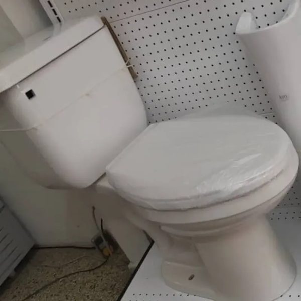 Juego de tasa y tanque