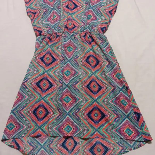 Vestido con estampados de rombo.