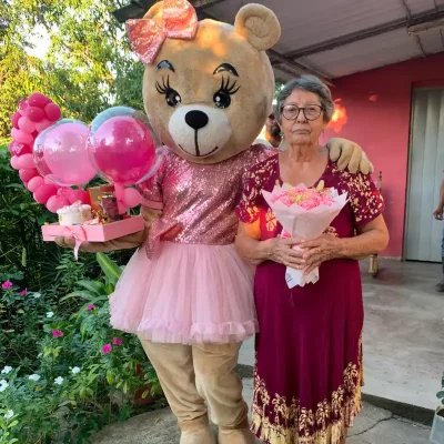 Combo de regalo acompañado de la osita Aurora