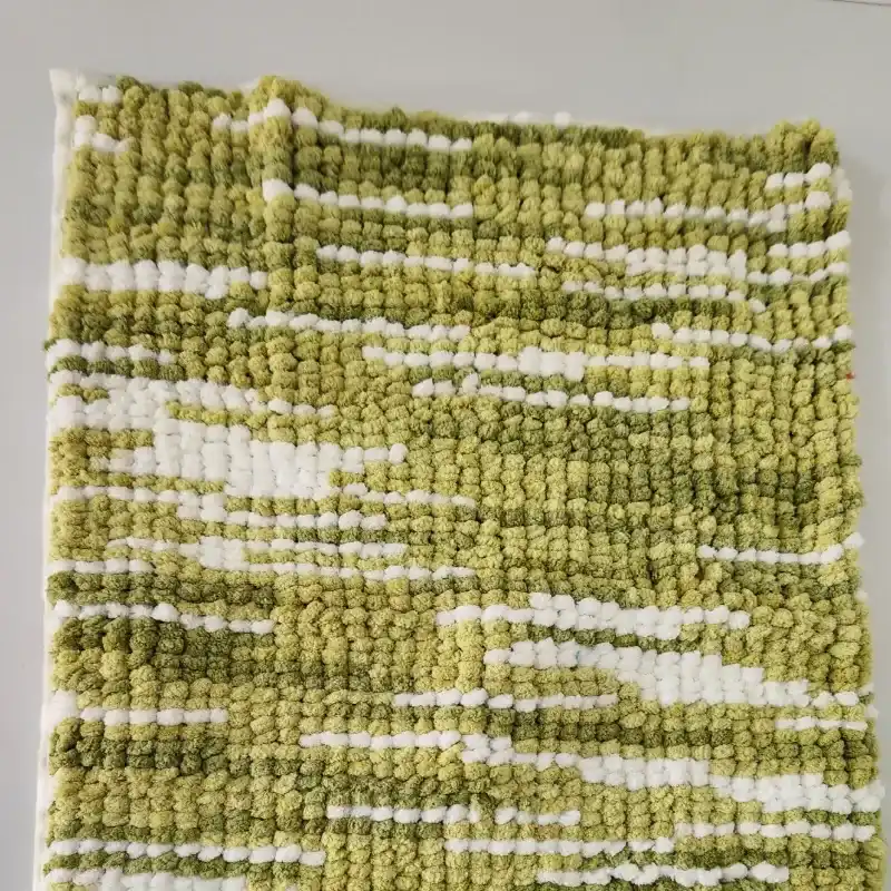 Alfombra de chenilla verde y blanco