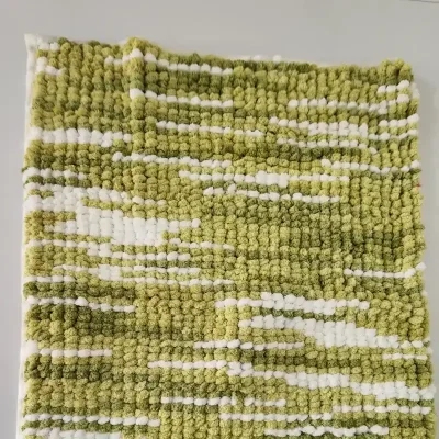 Alfombra de chenilla verde y blanco