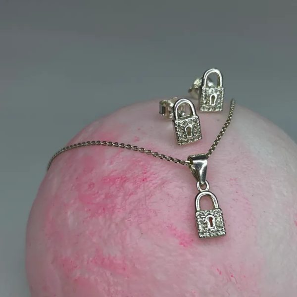 Conjunto cadena y aretes candados