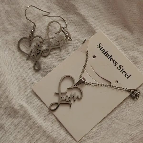 Juego de aretes y cadena.✝️