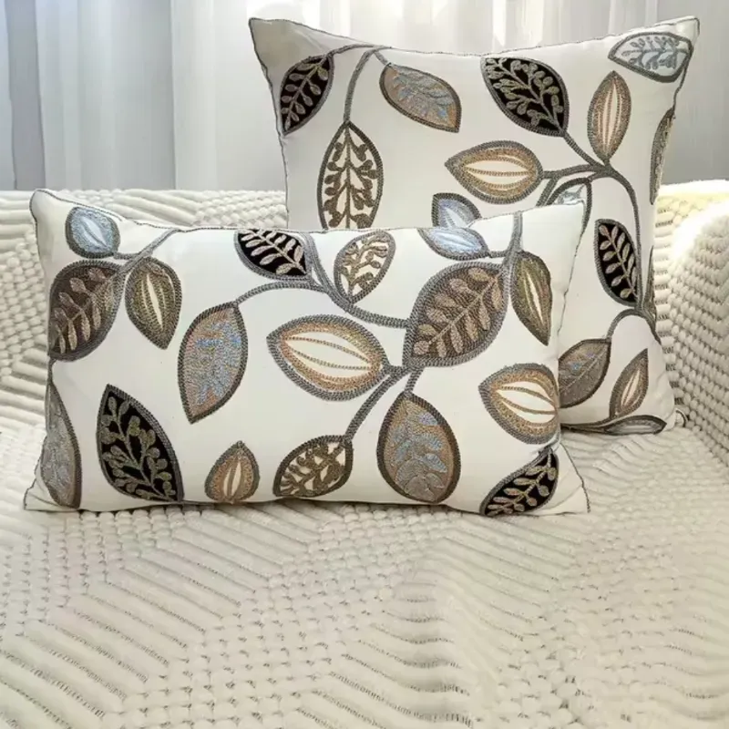 Cojines de hojas bordados en tonos marrón