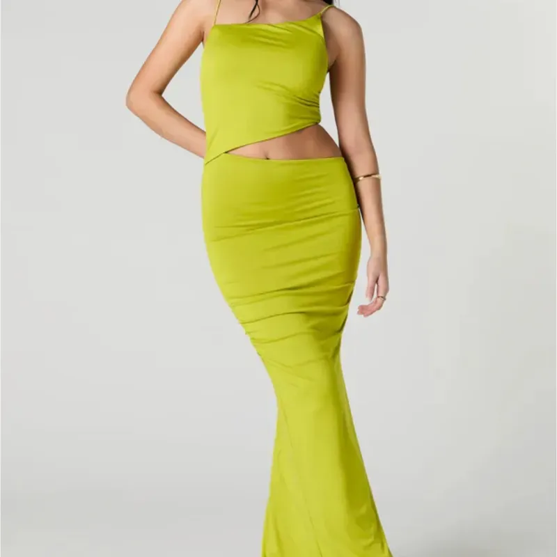 Vestido verde largo.