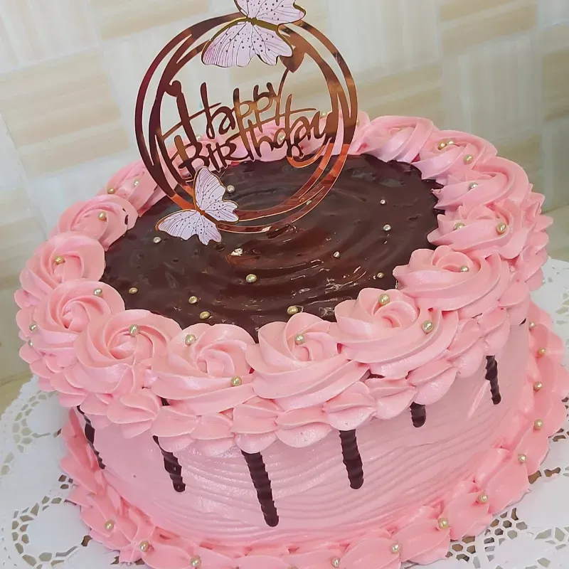 Torta con drip y cobertura de chocolate