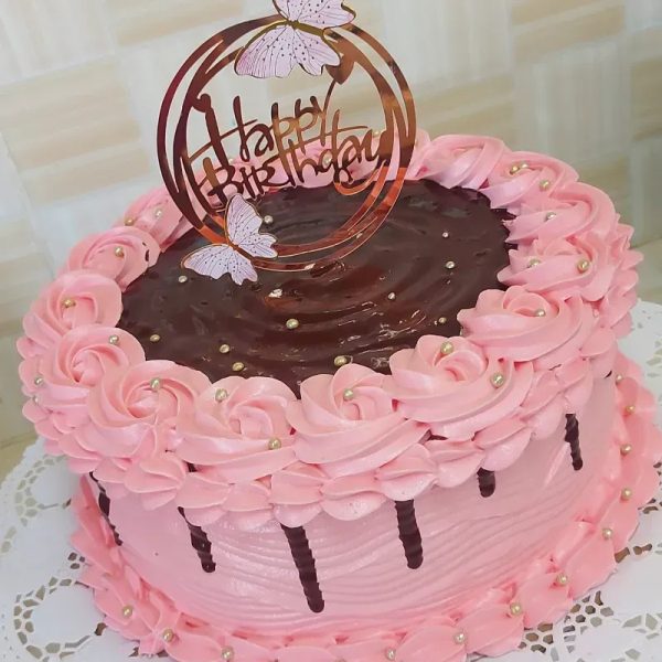 Torta con drip y cobertura de chocolate
