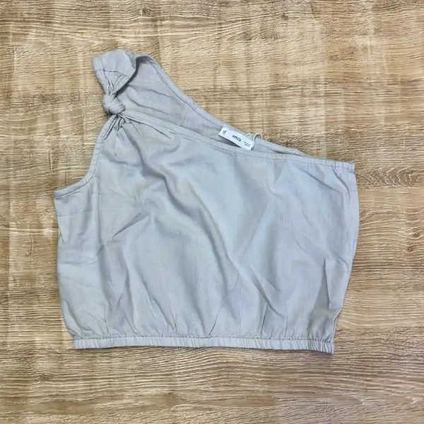 Blusa Mango de un hombro color beige