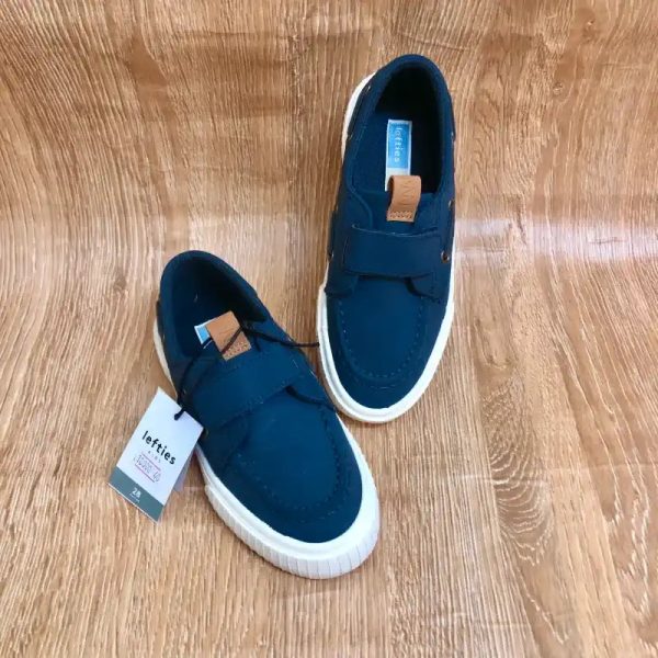 Mocasines azul oscuro y blanco