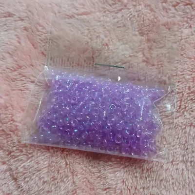 Mostacillas moradas tornasol transparente