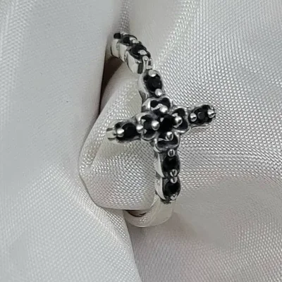 Anillo Pandora 'Cruz Gótica'