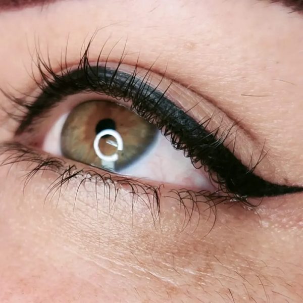 Retoque de Un Delineado de Ojos.