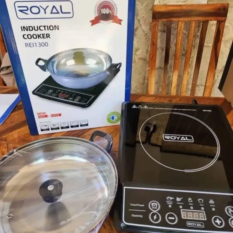 Cocina de inducción con cazuela. Marca Royal