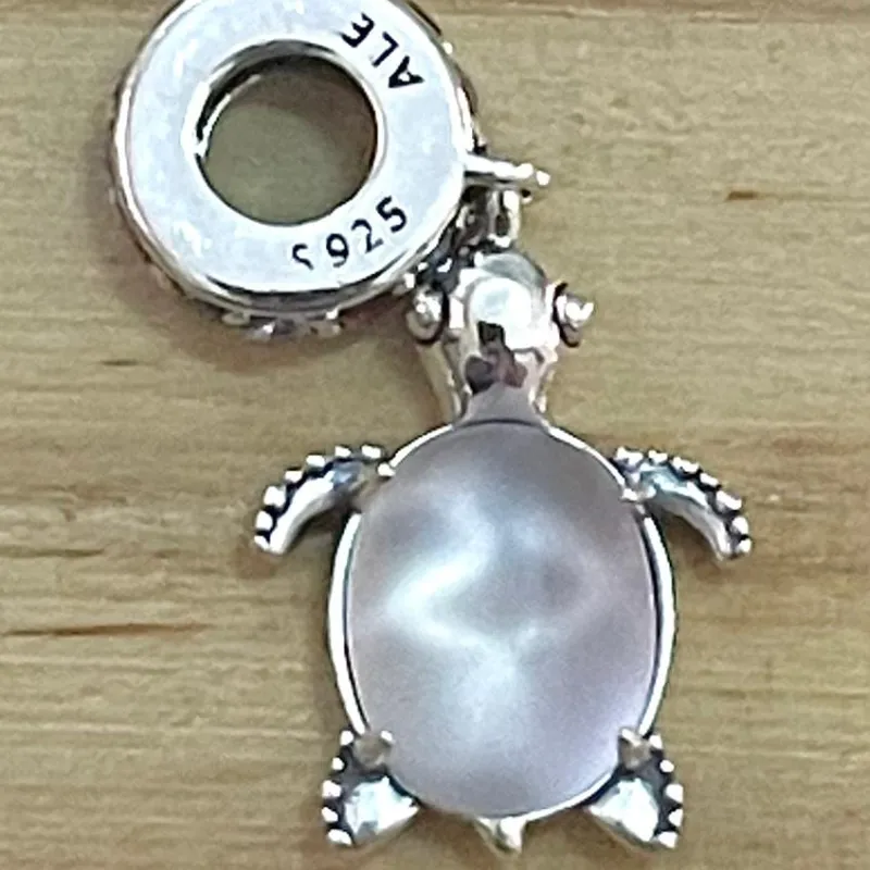 Charm Tortuga rosada clara