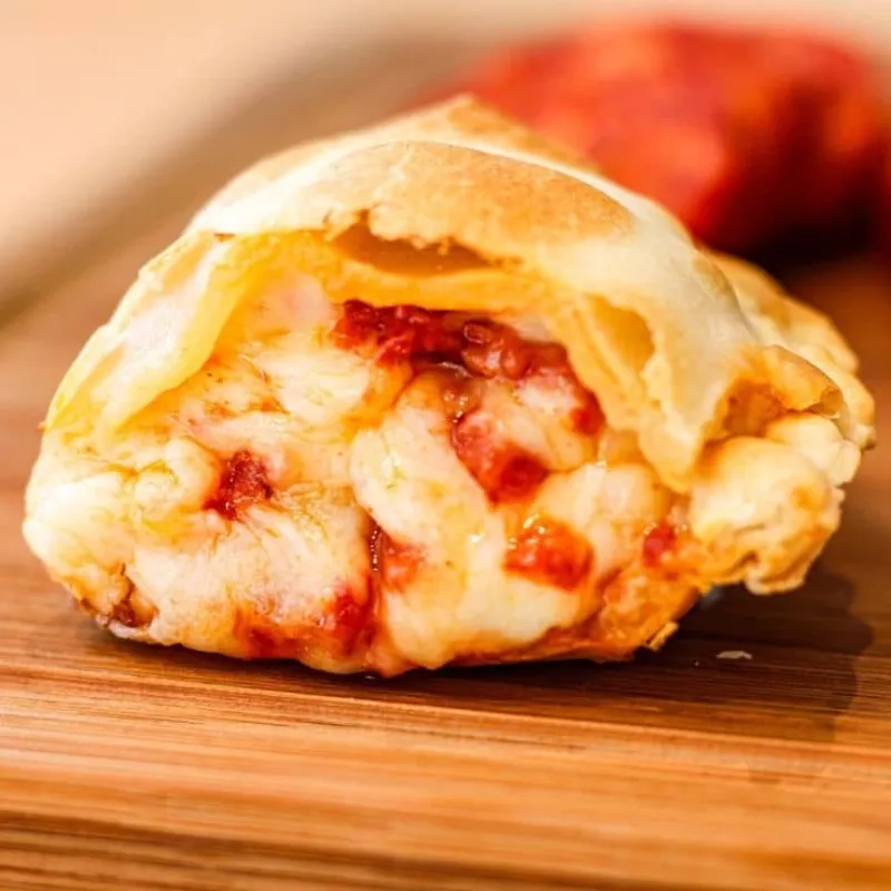 Empanada de Chorizo y Queso Blanco