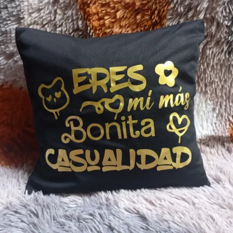 Cojín negro grande