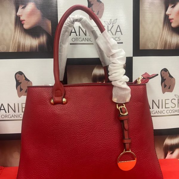 Cartera  el precio es al cambio de la divisas