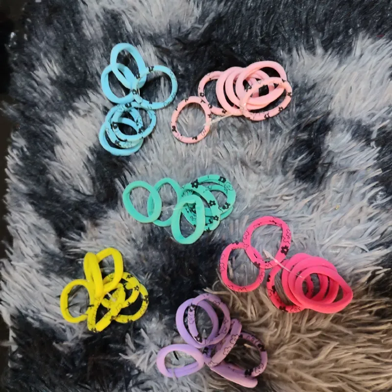 Felpas de colores con adorno de floresitas