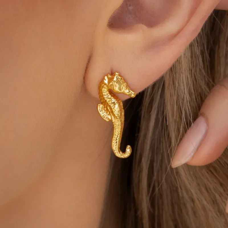Aretes caballito de mar dorado