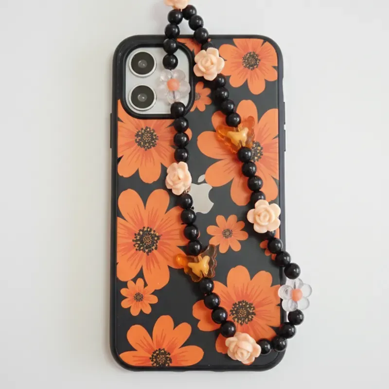 Colgante de celular de flores y mariposas.