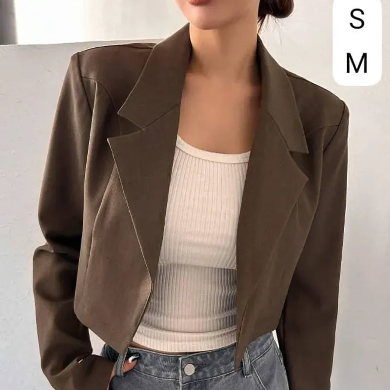  Blazer Cropped Marrón – Elegancia estructurada con actitud