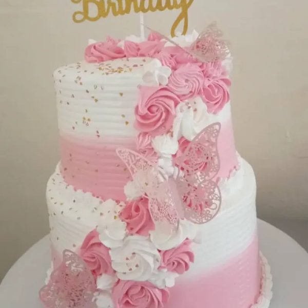 Pastel dos pisos rosas y mariposas