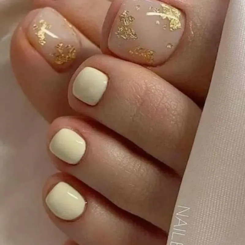 Pedicura con Rubber más pintura de gel