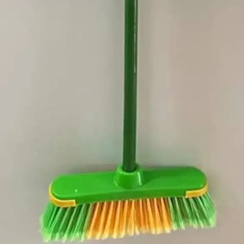 Escoba con palo 1 und