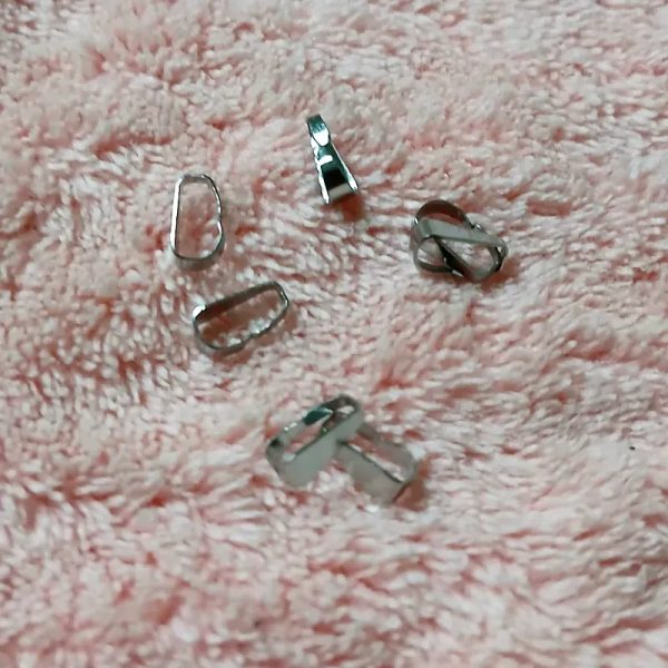 Pasa cadenas plateado