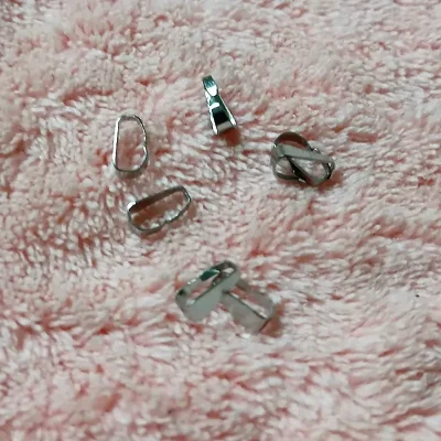 Pasa cadenas plateado