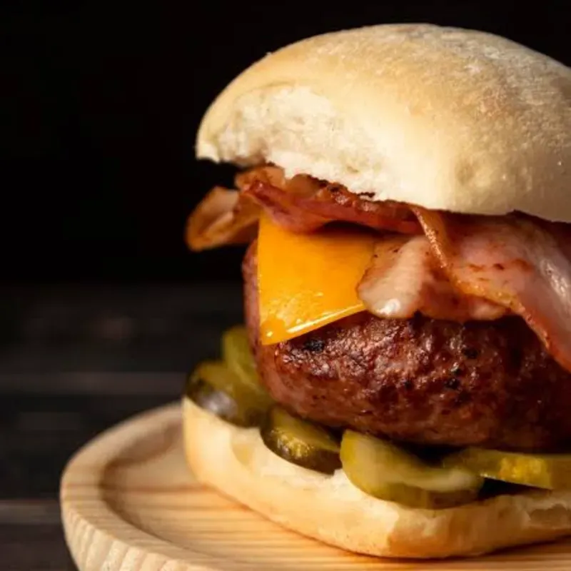 Hamburguesa con queso y bacón