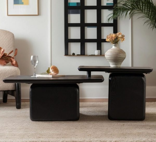 Mesa de centro cuadrada inspirada vintage con acabado en madera.
