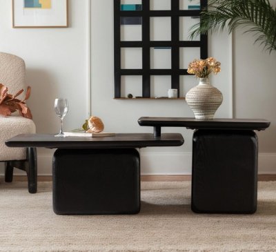 Mesa de centro cuadrada inspirada vintage con acabado en madera.