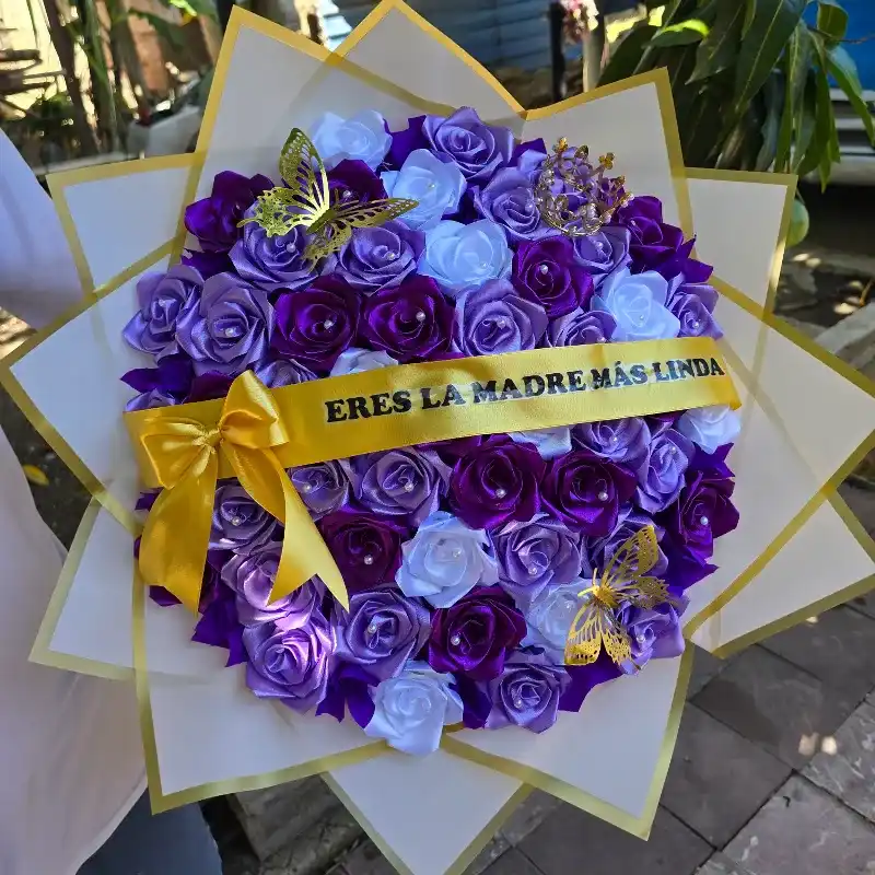 Ramo con 50 rosas eternas