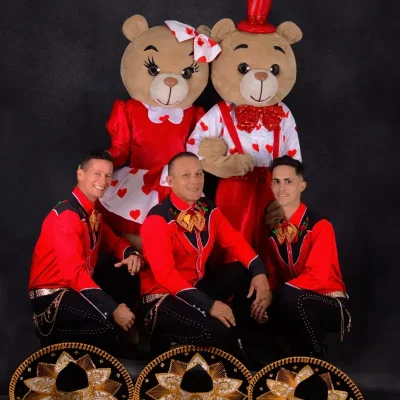 3️⃣Mariachis y 2️⃣ osito ♥️