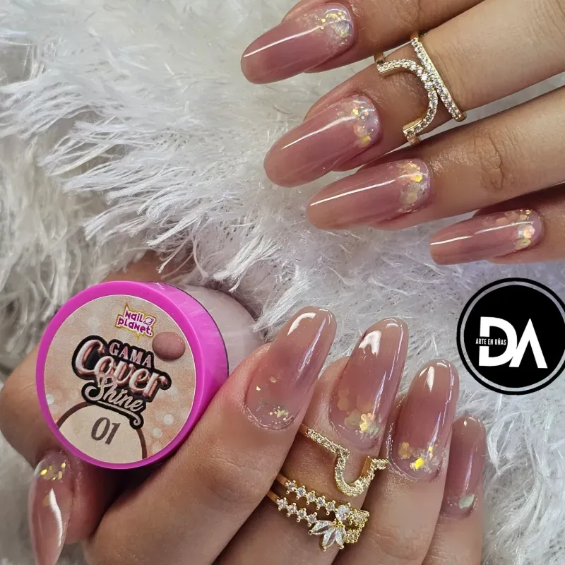 Uñas acrílicas cortas