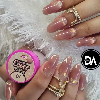 Uñas acrílicas cortas