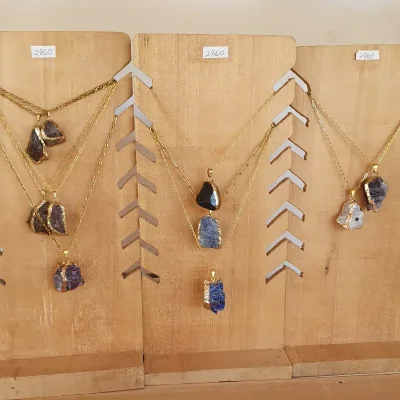 Colgantes de acero y cuarzo