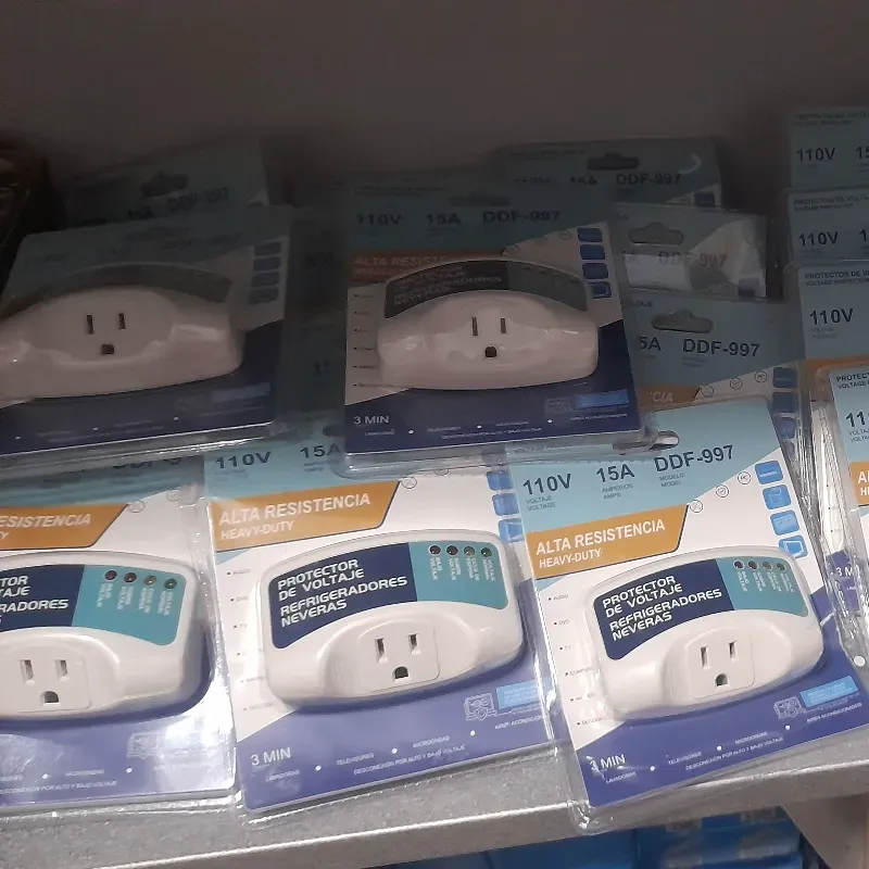 Protector de Voltaje 110V Simple ⚡  Estabilidad y Seguridad Total para sus Equipos