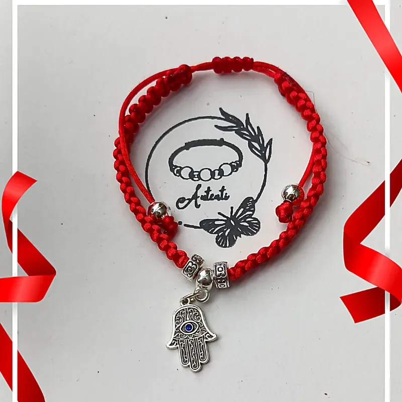 Pulso tejido con dije de mano de fátima