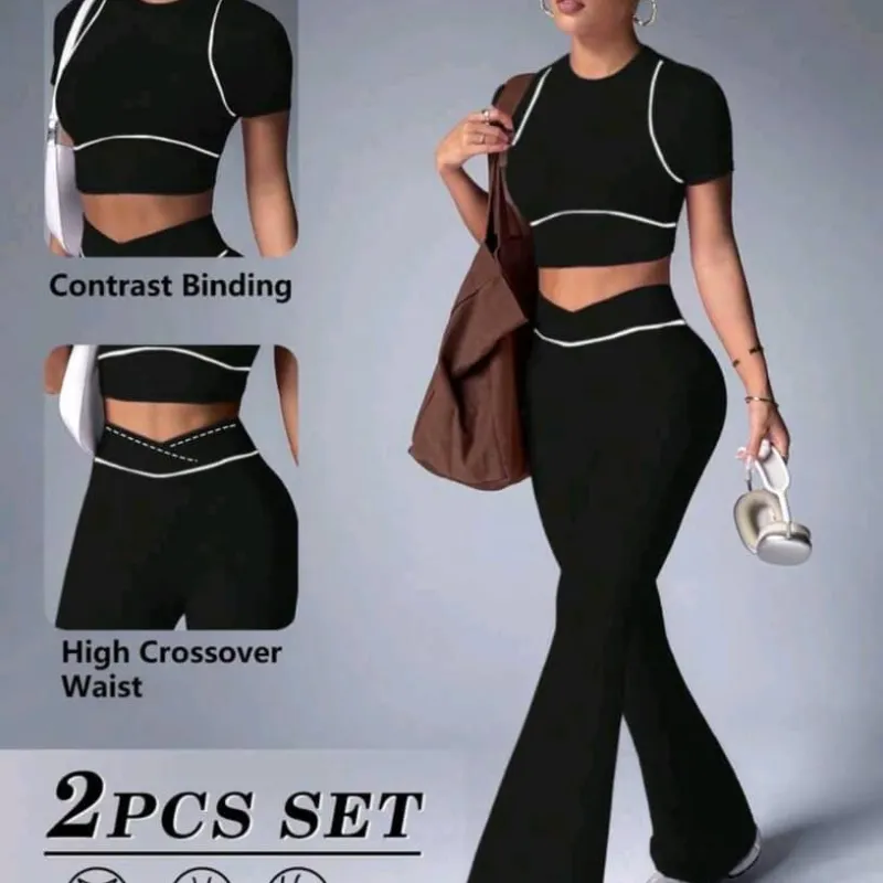 Conjunto deportivo de 2 piezas con top y pantalón acampanado