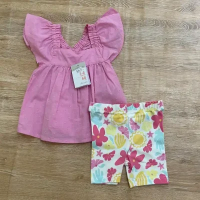 Conjunto rosado y con flores