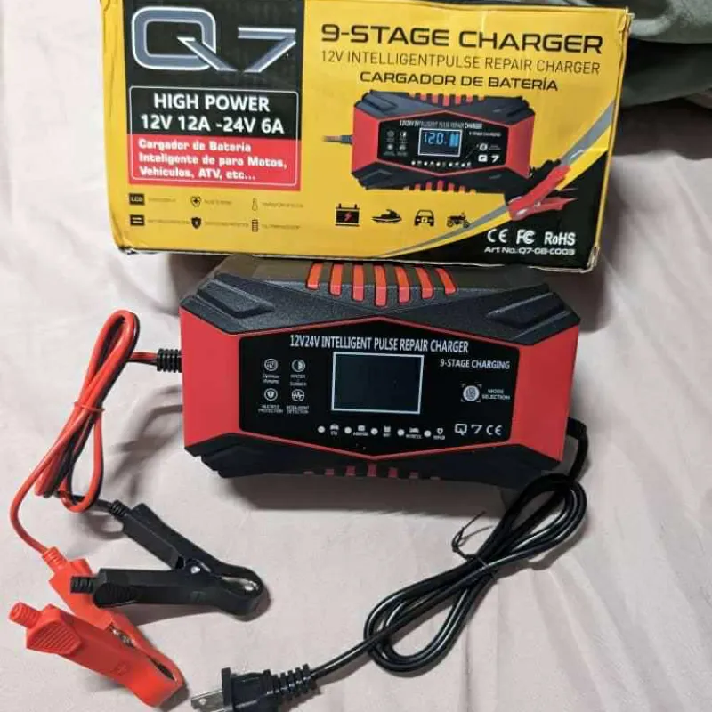 Cargador inteligente con pantalla digital 12A