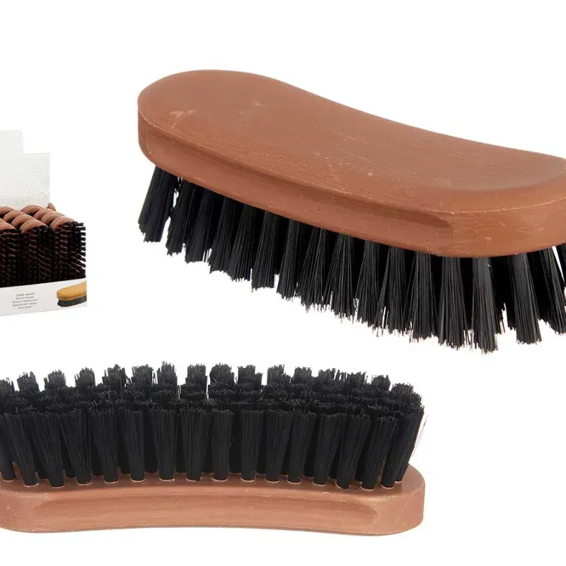 Cepillo negro de plástico para calzado