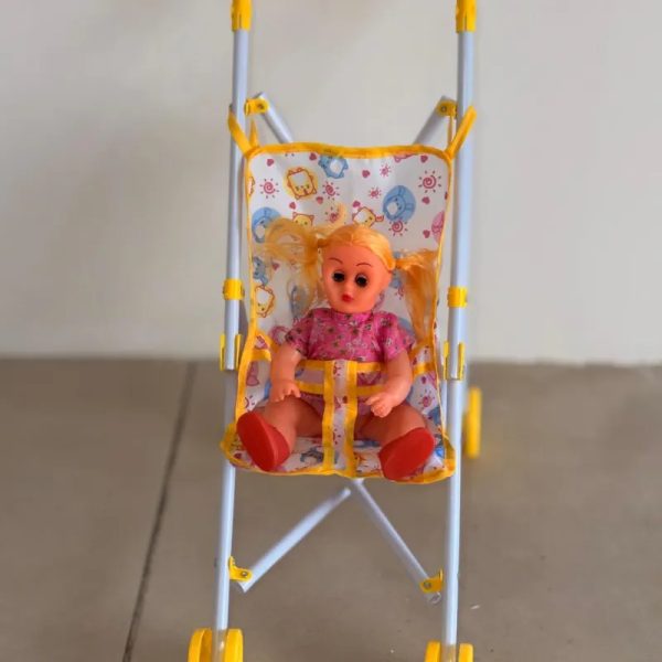 Muñeca con coche