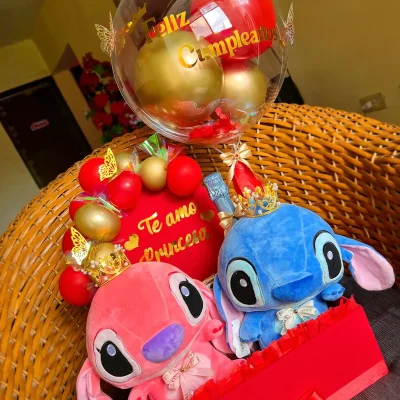 Caja con Stich y Ángela